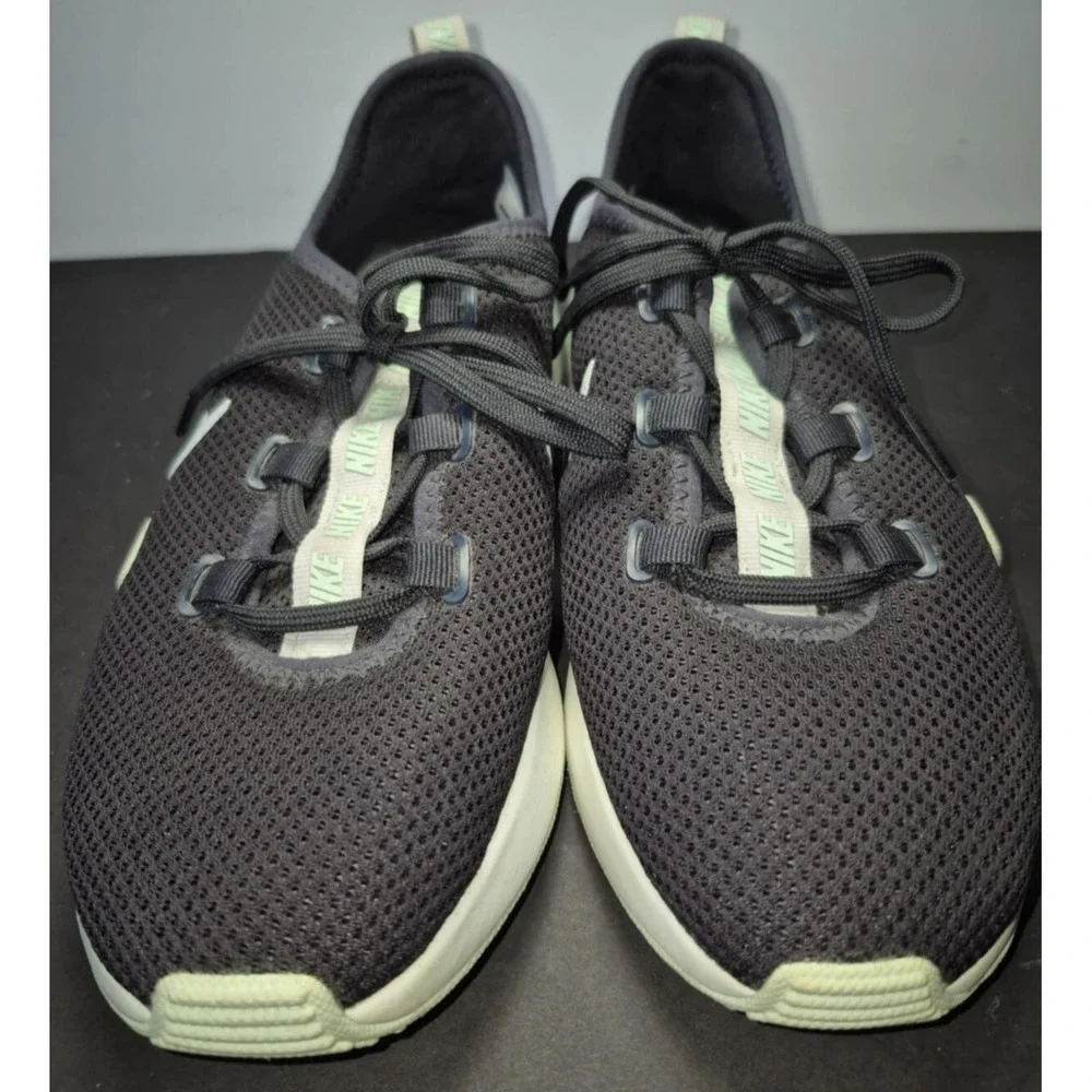 Nike women's tennis shoe navy with seafoam green‎ swoosh logo sz 7.5 lightweight